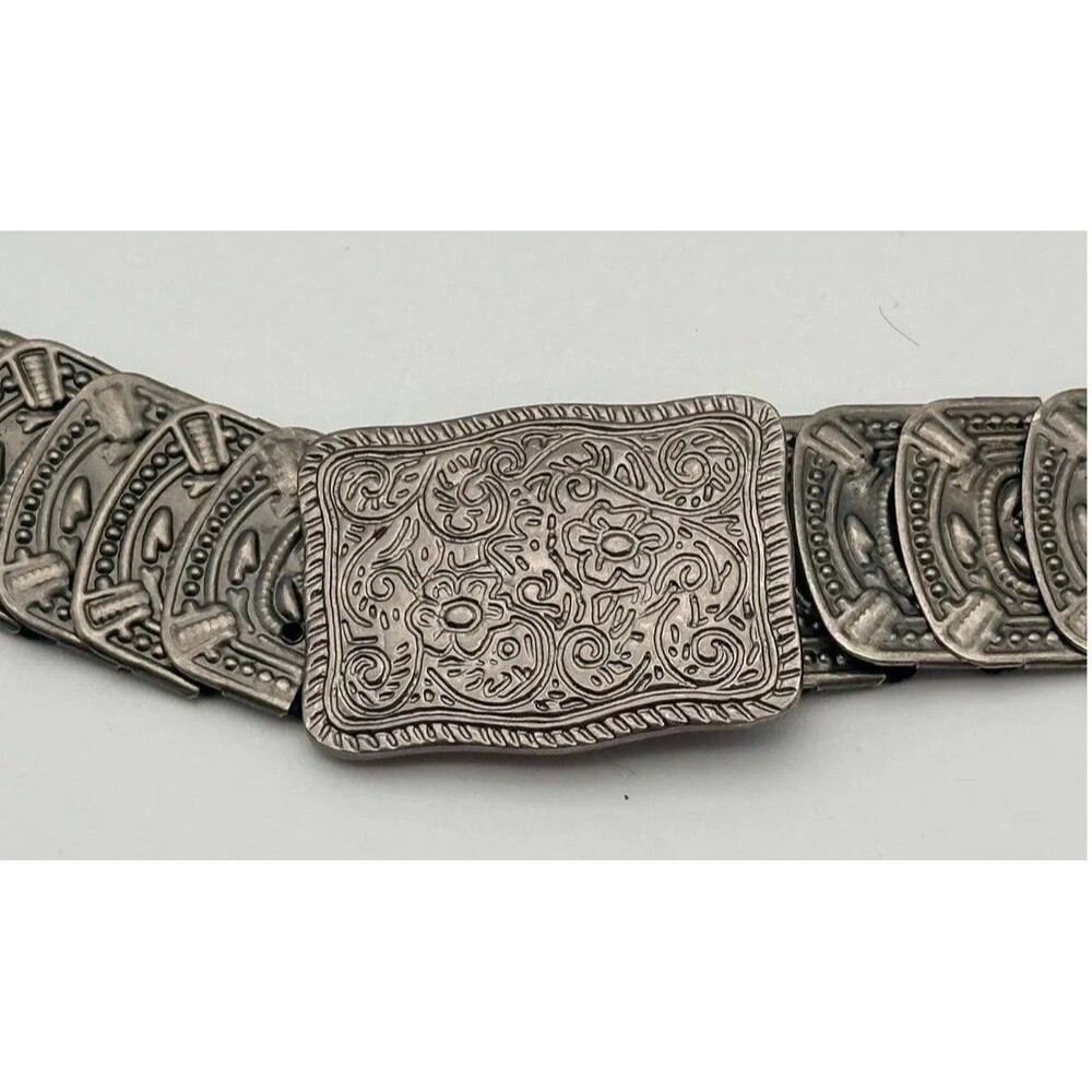 Vintage Silver Tone Western Concho Stretch Belt Floral Engraved Metal Buckle